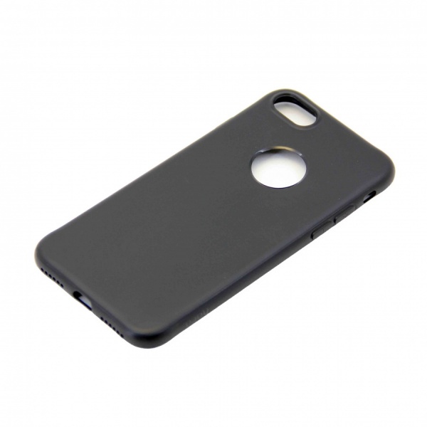 Силиконовый чехол для iPhone 7 с вырезом под логотип черный